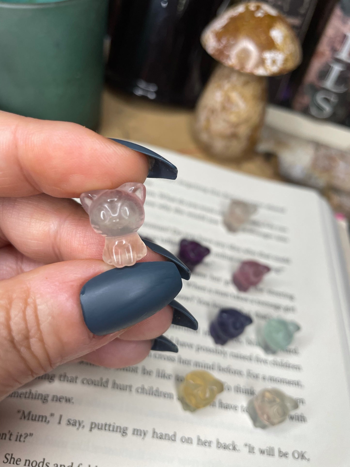 Mini Luna Kitty Fluorite Carving