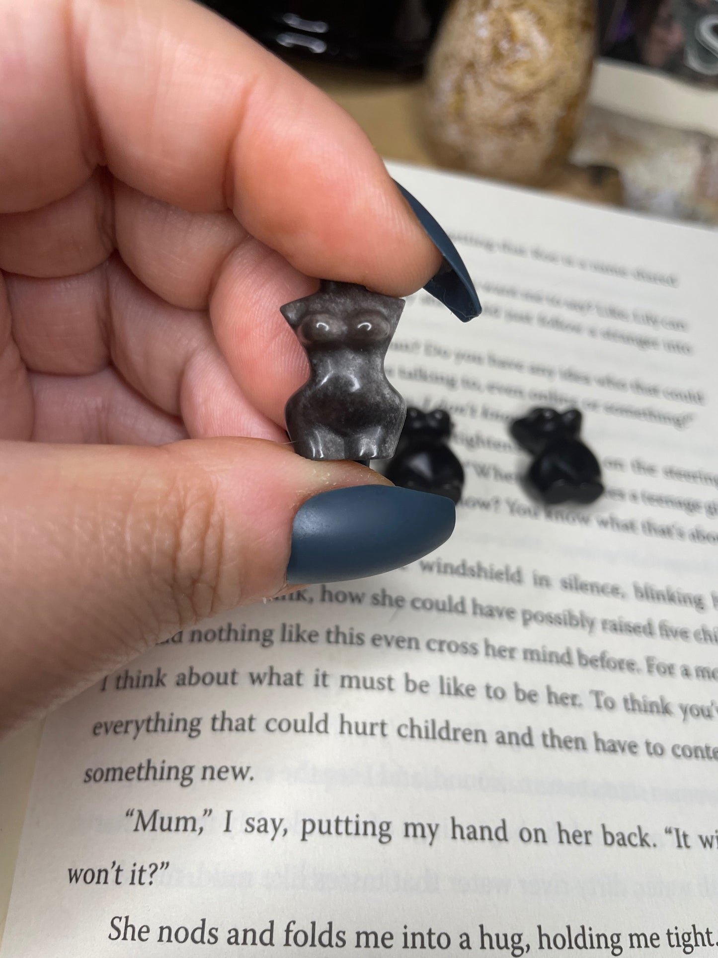 Mini Silver sheen Obsidian Curvy Goddess