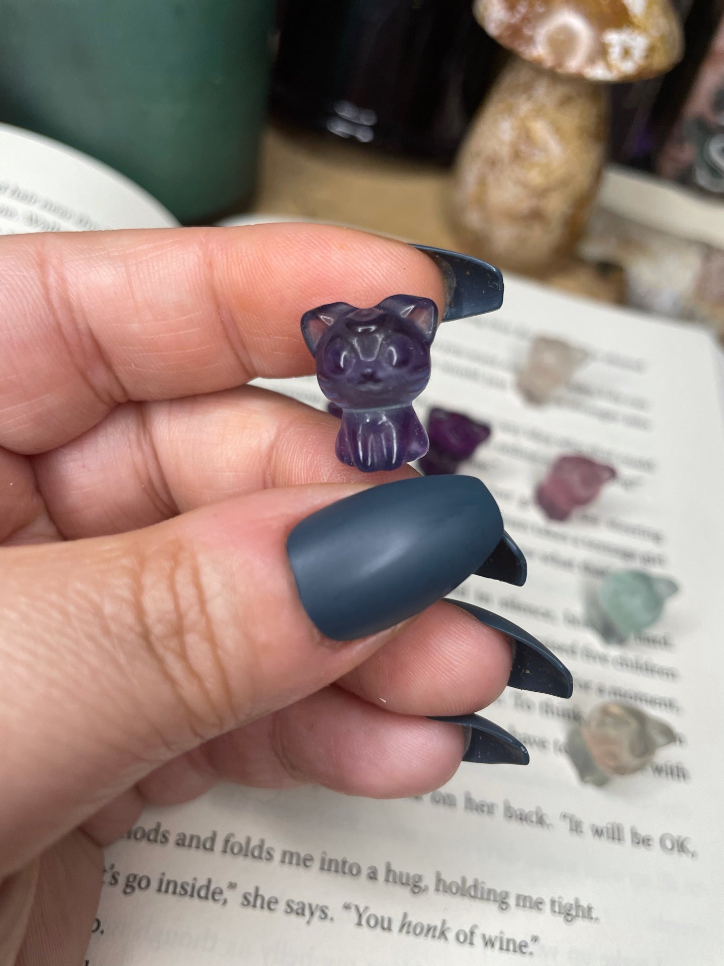 Mini Luna Kitty Fluorite Carving